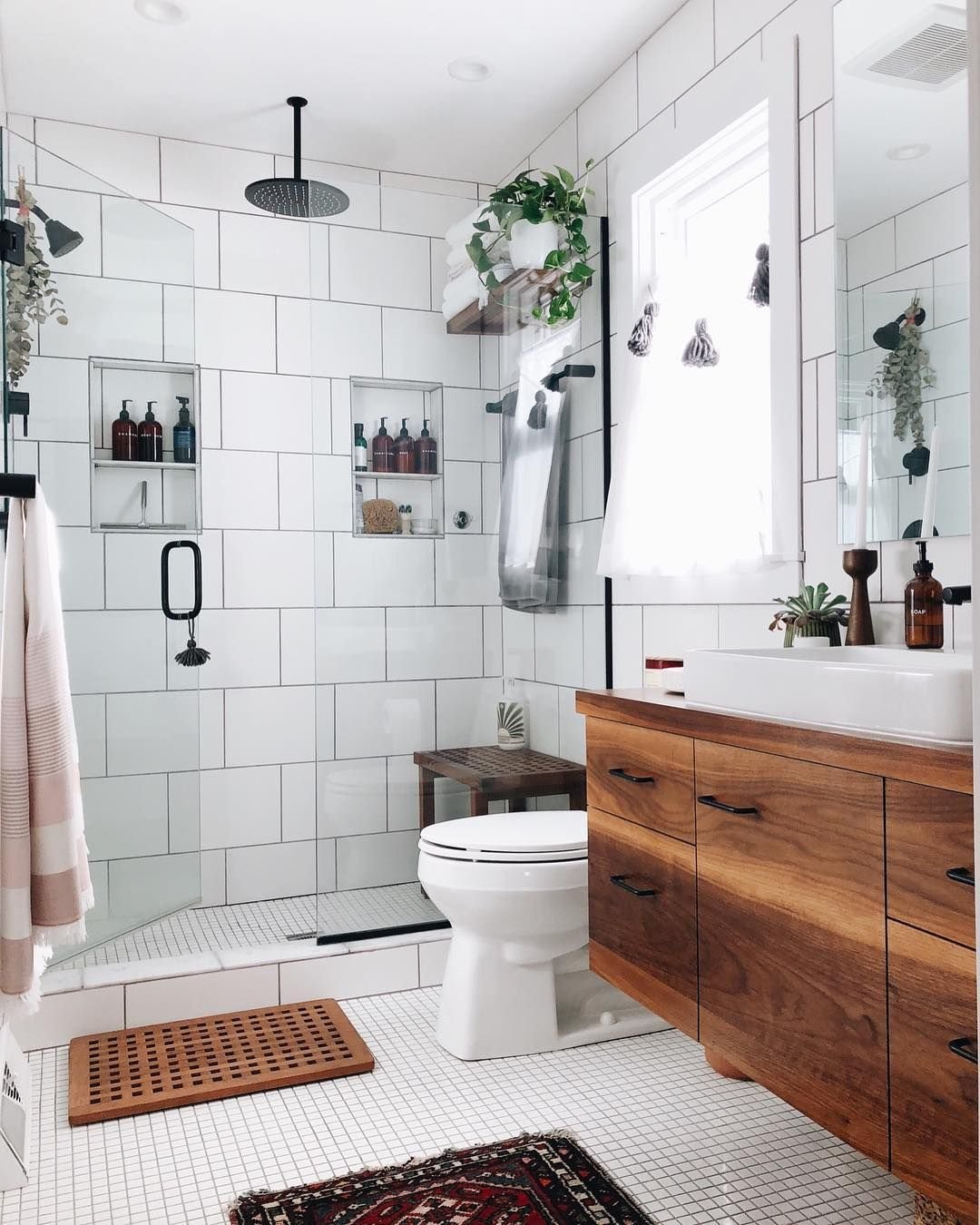 Bathroom Decor Ideas yang Membuat Anda Merasa Nyaman dan Elegan 1