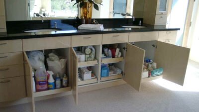Bathroom Storage Solutions: Membuat Ruang Mandi Lebih Nyaman dan Efisien 15 Bathroom Storage Solutions: Membuat Ruang Mandi Lebih Nyaman dan Efisien