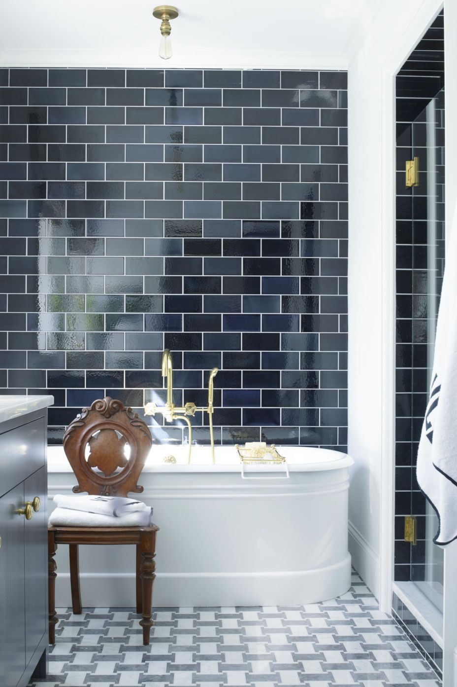 Bathroom Tile Inspiration: 10 Ide Desain yang Membuat Anda Terkesan 1