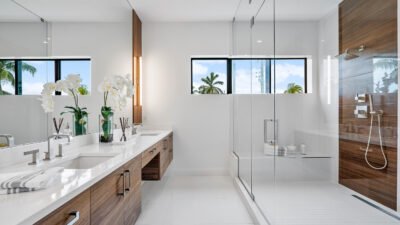 Desain Kamar Mandi Modern: Membuat Ruang yang Nyaman dan Efisien 17 Desain Kamar Mandi Modern: Membuat Ruang yang Nyaman dan Efisien