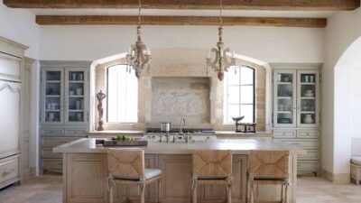 Mediterranean Kitchen Design: Membawa Elegansi dan Kehangatan ke Dalam Ruang Makan 5 Mediterranean Kitchen Design: Membawa Elegansi dan Kehangatan ke Dalam Ruang Makan