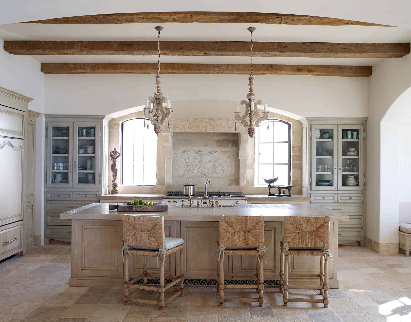 Mediterranean Kitchen Design: Membawa Elegansi dan Kehangatan ke Dalam Ruang Makan 1