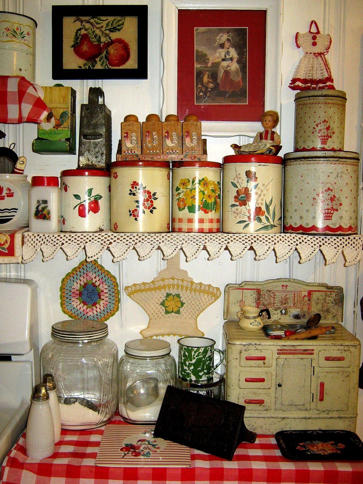 Menghiasi Kitchen dengan Seni dari Benda Lama: Kitchen Art dari Old Items 1