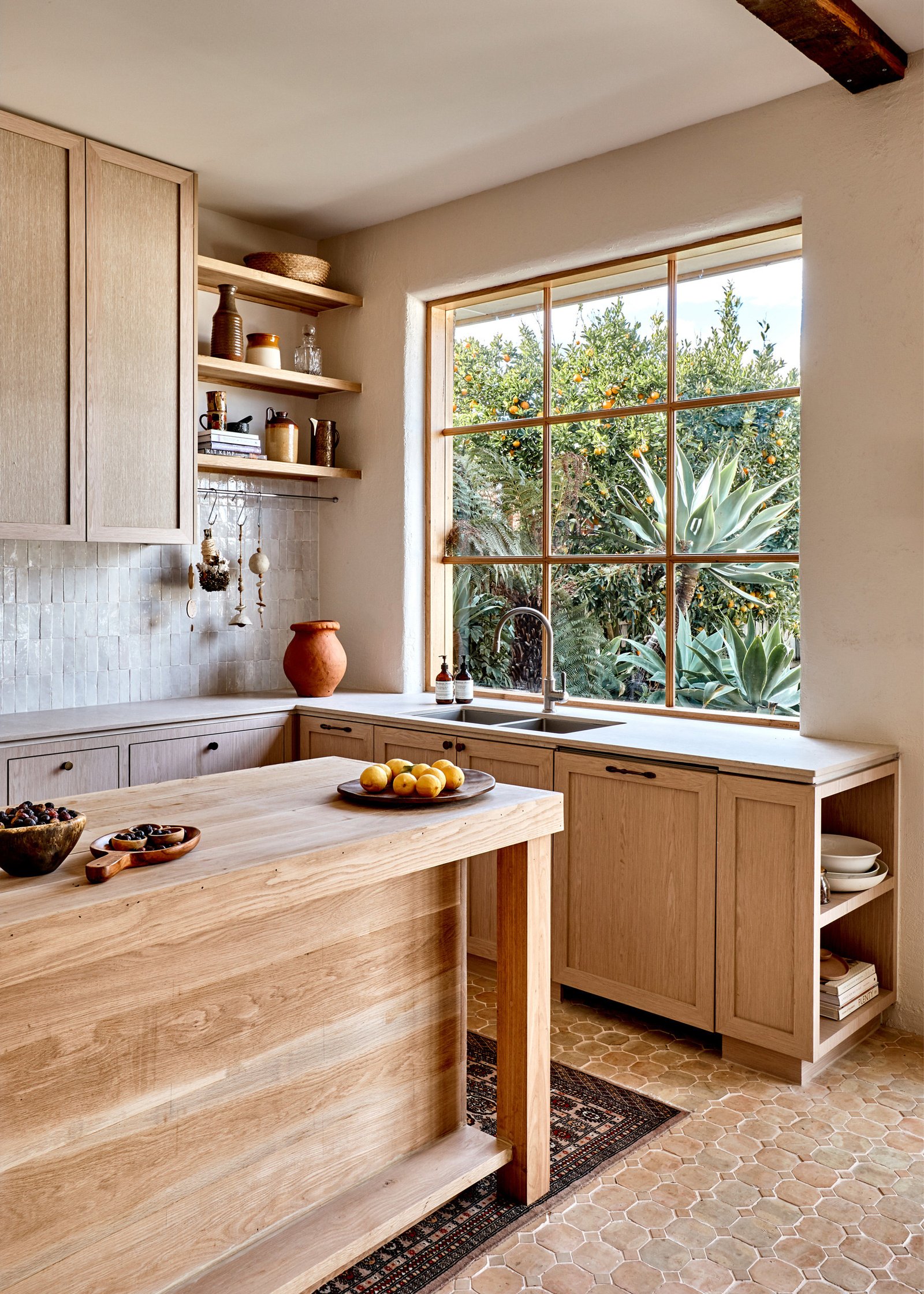 "Natural Wood Kitchen: Desain yang Elegan dan Ramah Lingkungan" 1
