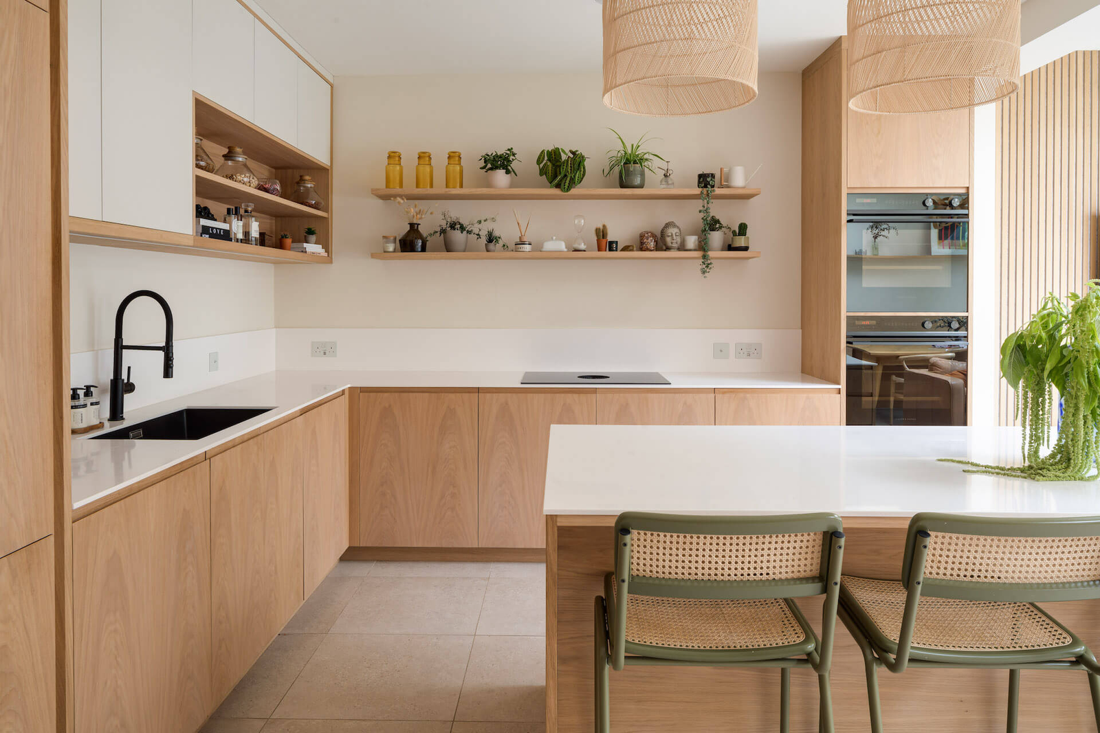 Scandinavian White Kitchen: Desain Minimalis yang Elegan dan Fungsional 1
